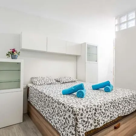 Playa De Fanabe Sleeps 8 Pool Air Con