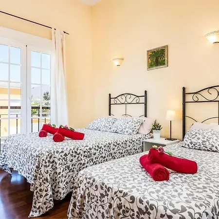 Villa Playa De Fanabe Sleeps 8 Pool Air Con *